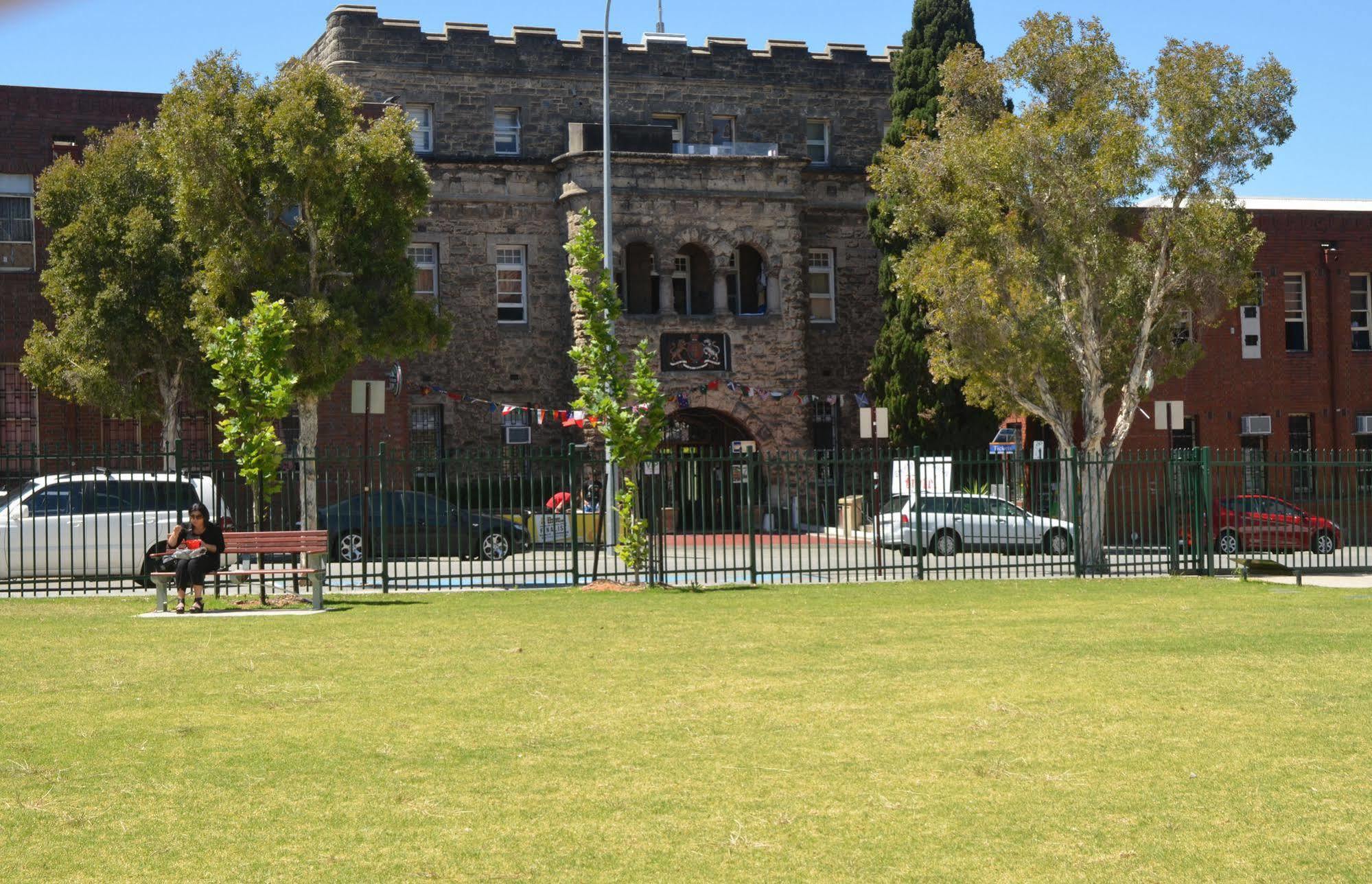 The Old Swan Barracks Hostel Perth Exterior foto